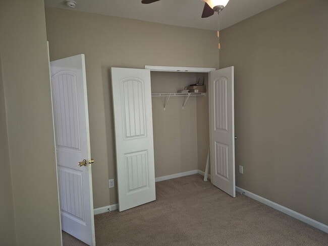 Building Photo - 284 River Oak St