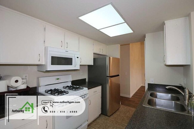 Building Photo - 808 Springer Dr