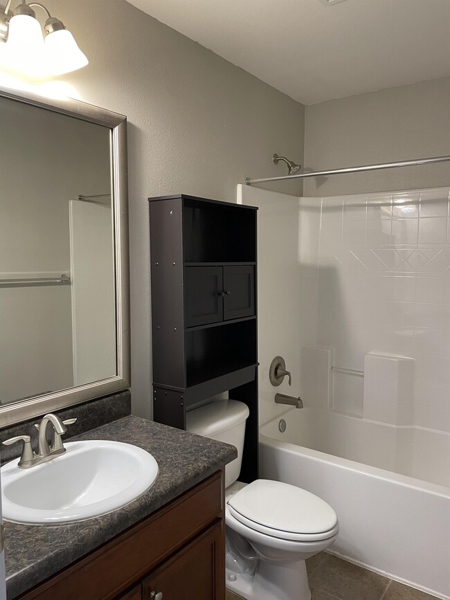 Building Photo - 8770 Kennedy Dr