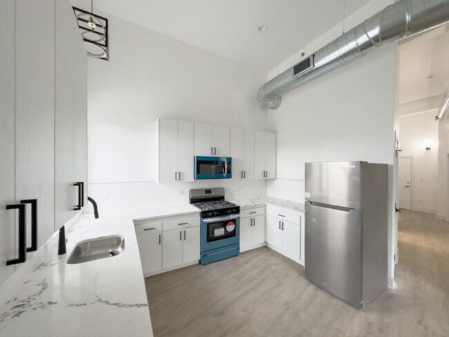 Building Photo - 4731 N Western Ave