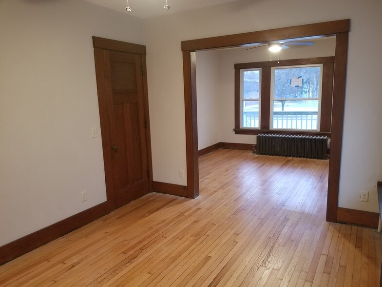 Dining / Living - 2045 E Washington Ave