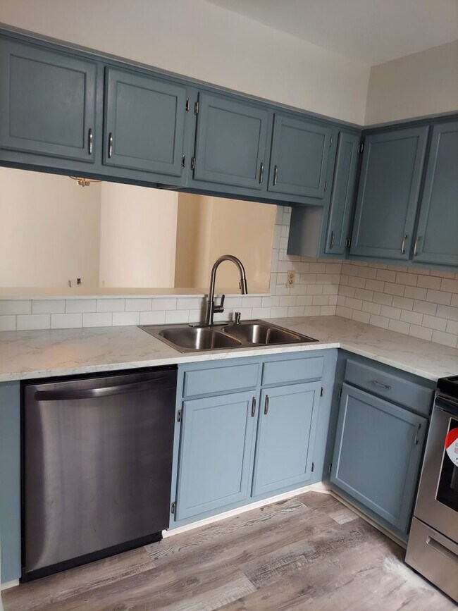 Building Photo - 675 Lex Dr