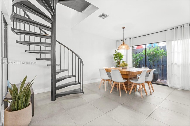 Building Photo - 3145 Virginia St