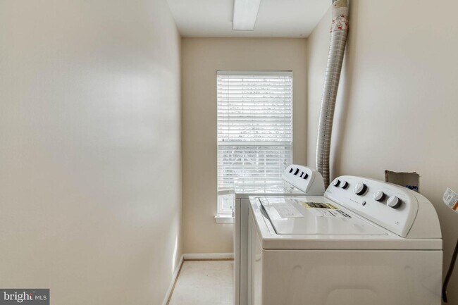 Building Photo - 15704 Renton Ct