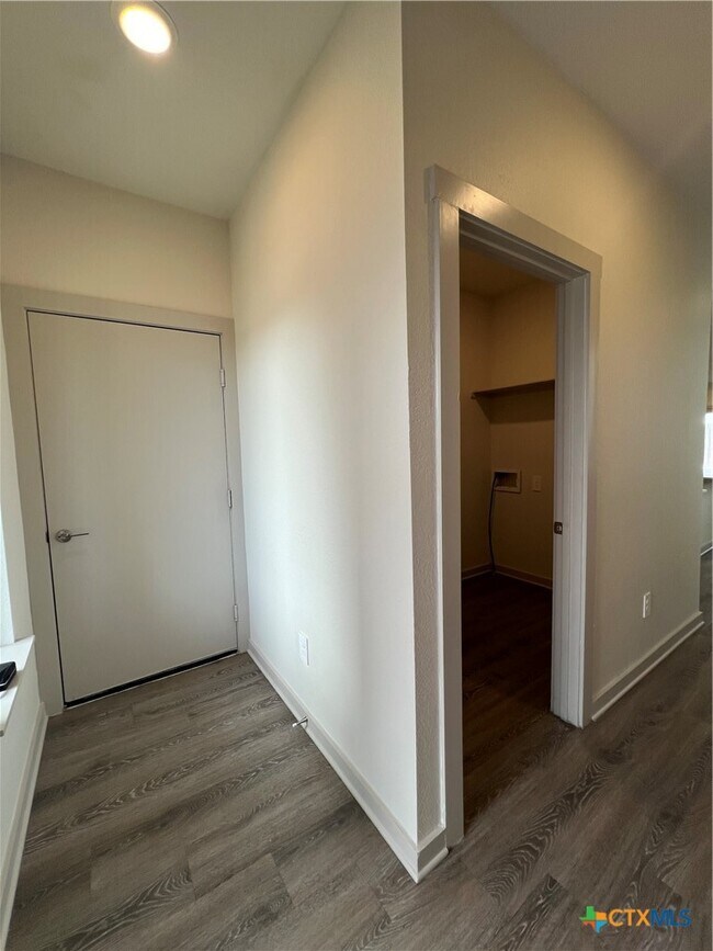 Building Photo - 1332 Plymouth St