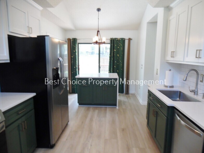 Building Photo - 5 Fallsburg court