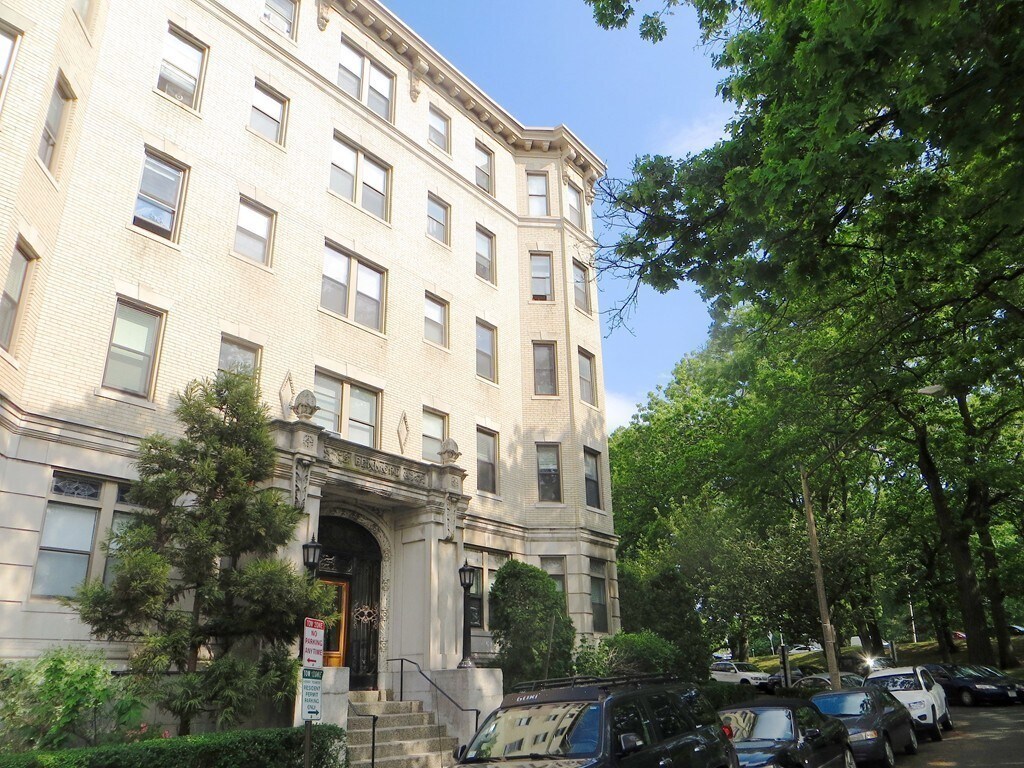 Building Photo - 50 Charlesgate E