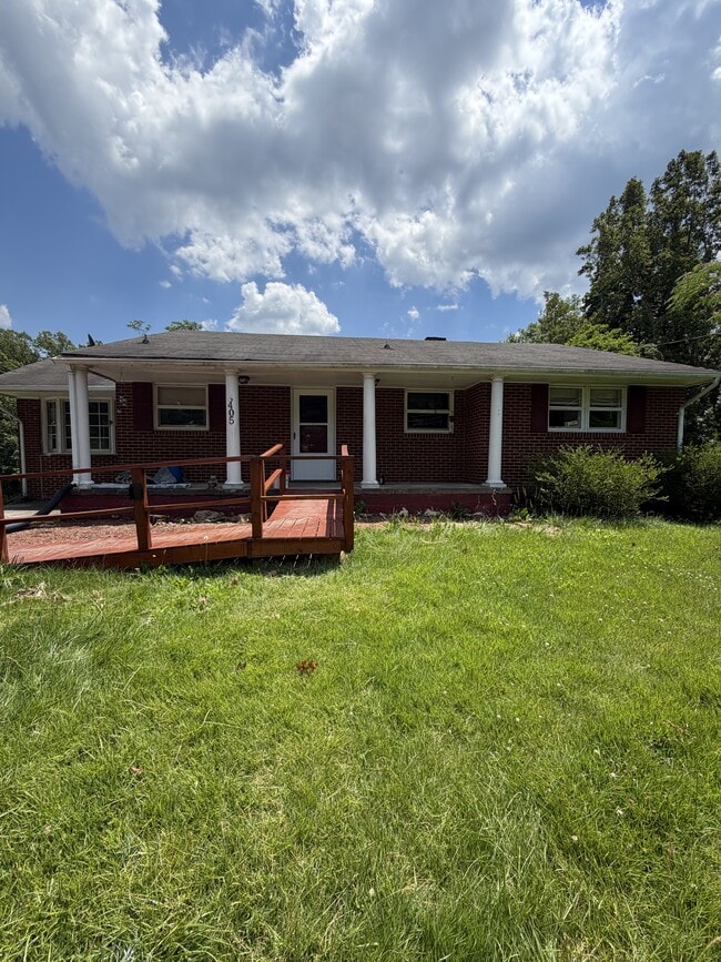 Building Photo - 405 Winesap Rd