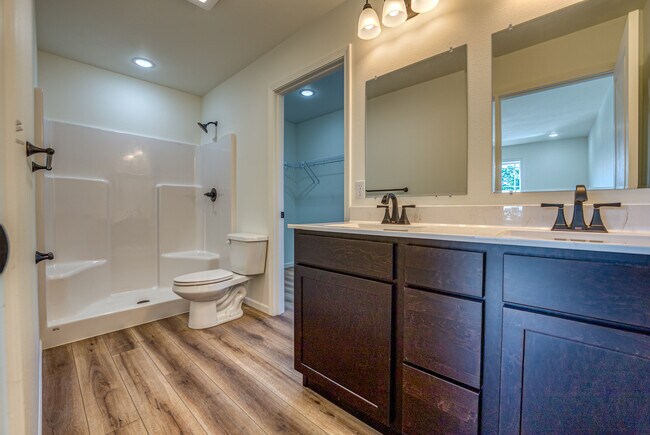 Building Photo - 204 E Sunset Cove Ln