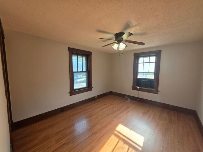Building Photo - Kent 3 bedroom 1 bath Single Family Home