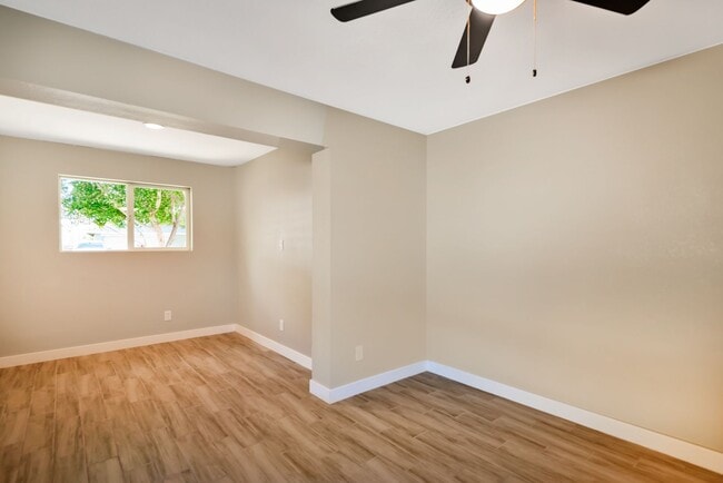 Building Photo - 5-Bedroom Tempe Home with Private Pool Near ASU Campus