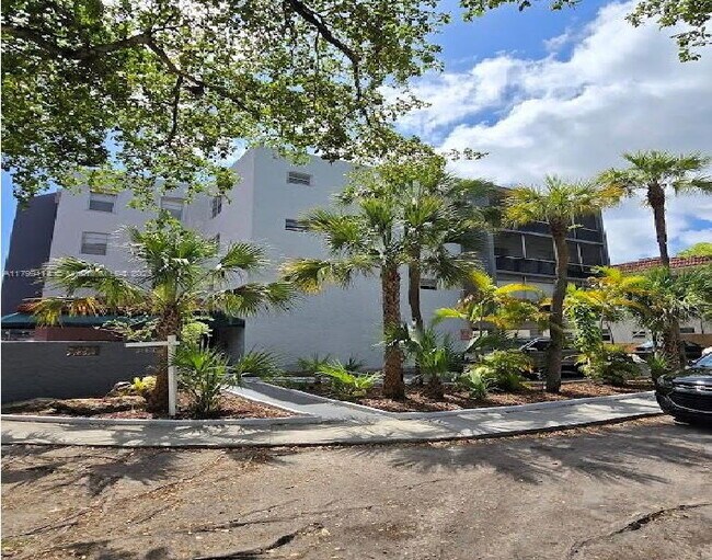 Primary Photo - 13685 NE 10th Ave