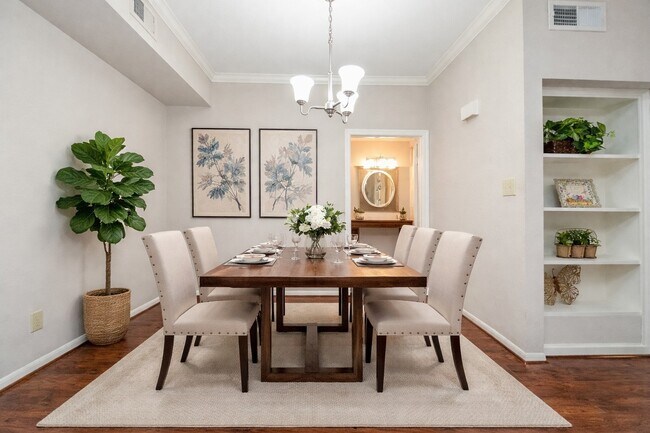 Building Photo - 2255 Braeswood Park Dr