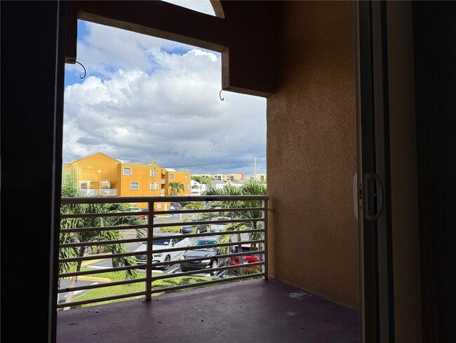 Building Photo - 9725 Fontainebleau Blvd