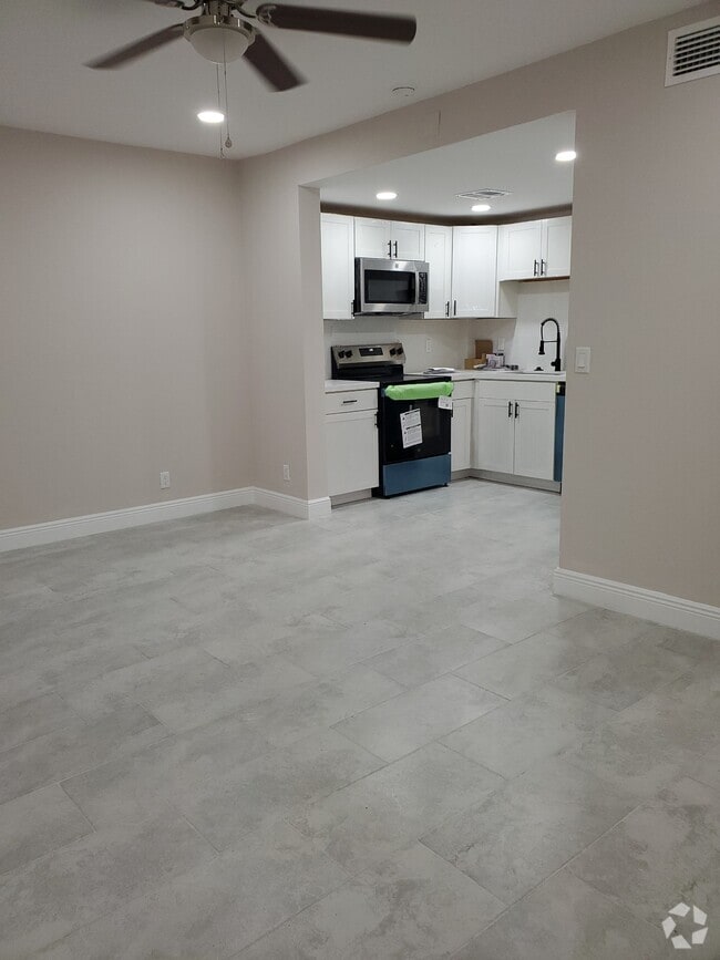 Building Photo - 1375 Seaview