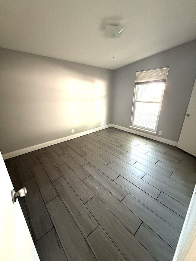 Building Photo - Charming 3 bedroom in NE Albuquerque. Osuna/San Pedro area near San Mateo. Refrigerated Air! 2 Ca...