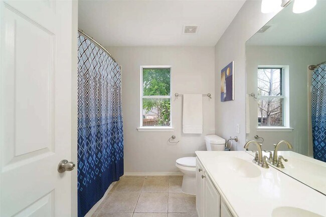 Building Photo - 2813 Ariel Cv