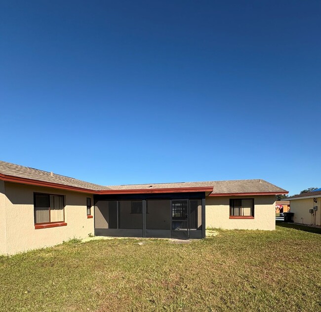 Building Photo - Single Family Home in Poinciana