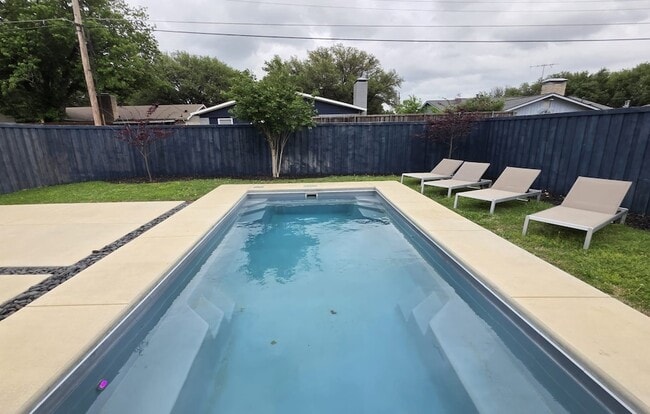 Building Photo - 4008 Hatherly Dr