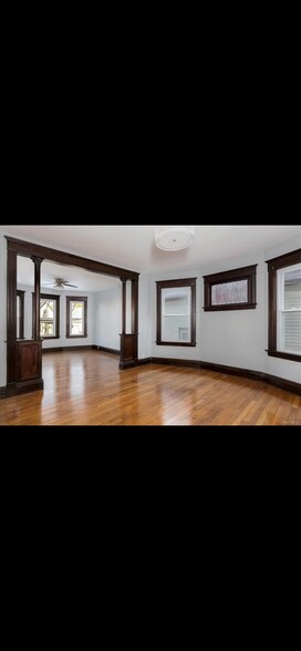 Primary Photo - 431 Hoyt St