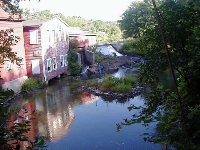 Building Photo - 18 Main St