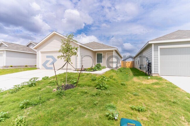 Building Photo - 208 Skyfire St