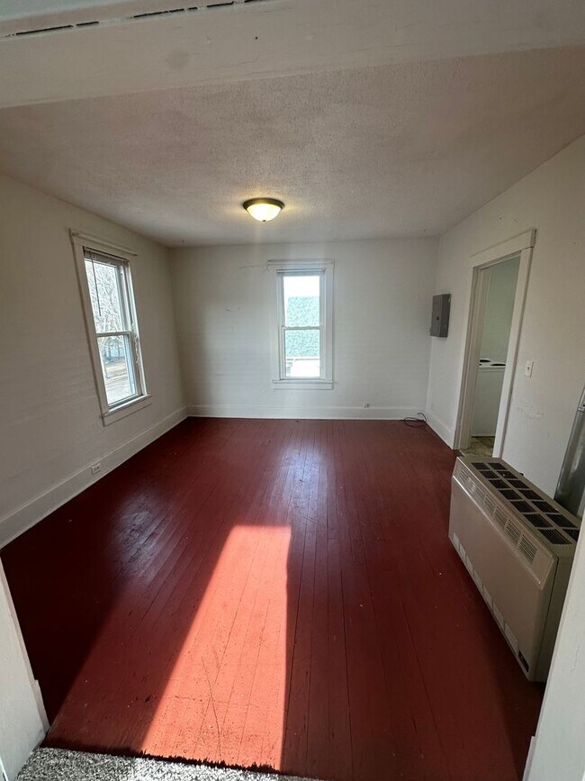 Building Photo - 611-611 1/2 Bergen Ave