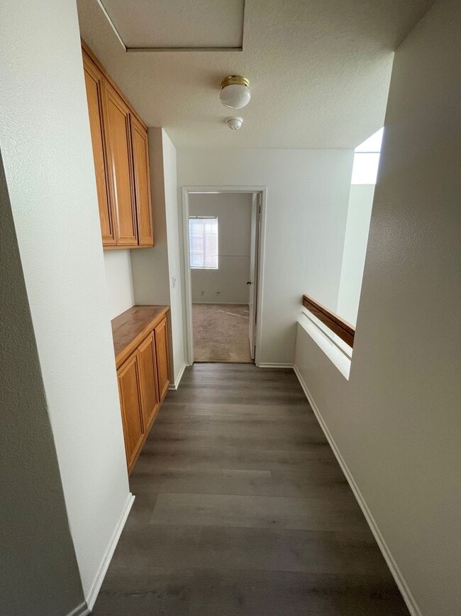 Building Photo - Desirable Cape Weston Condo