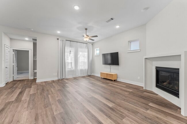 Building Photo - 218 Thistle Dr