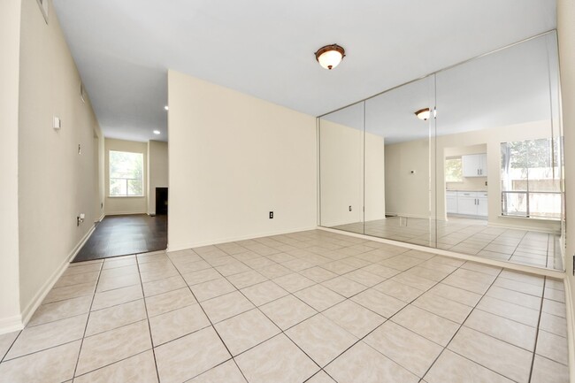 Building Photo - 9001 Imogene St