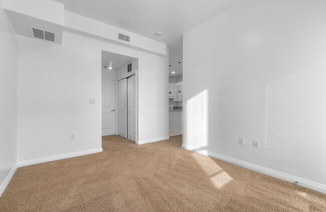 Building Photo - Bright & Cozy City Condo at The Metro!