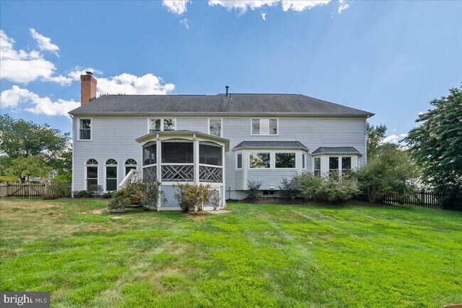 Building Photo - 8608 Oak Brook Ln