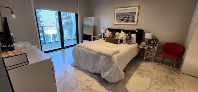 Building Photo - 1010 Brickell Ave