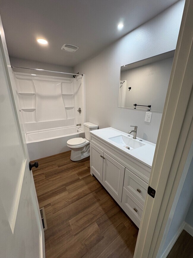 Building Photo - 38823 Ridge Dr