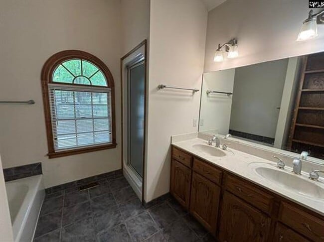 Building Photo - 527 Superior Cir