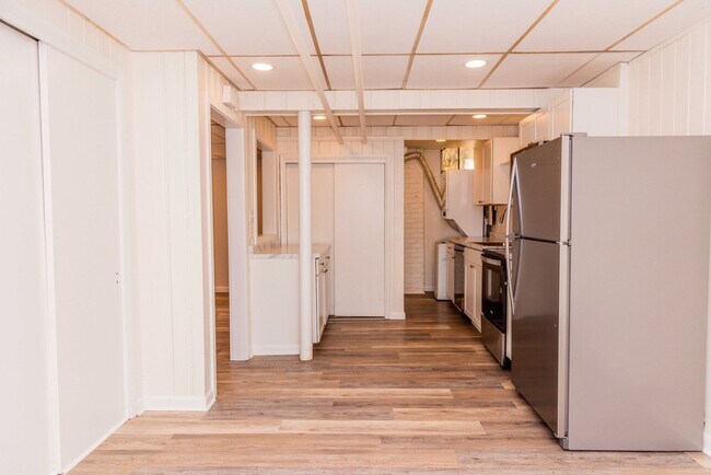 Building Photo - 700 Grove Ave