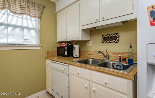 Building Photo - 117 Gayle Dr