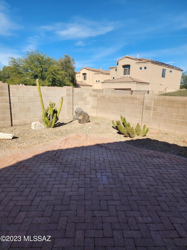 Building Photo - 5461 N Willow Thicket Way