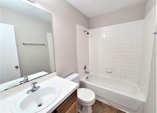 Building Photo - 16022 Old River Rd