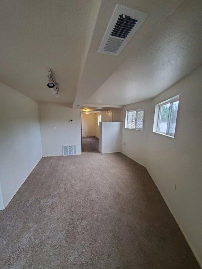 Building Photo - 3823 Duplex