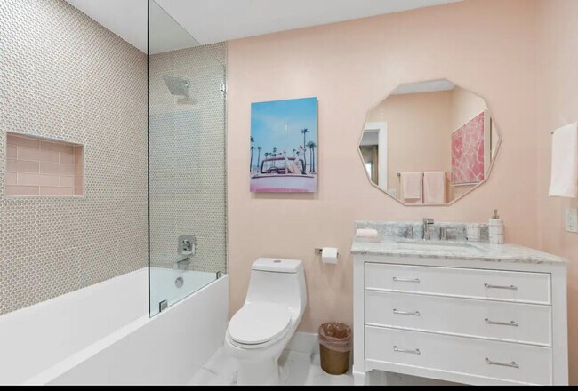 Building Photo - 26 Northeast St