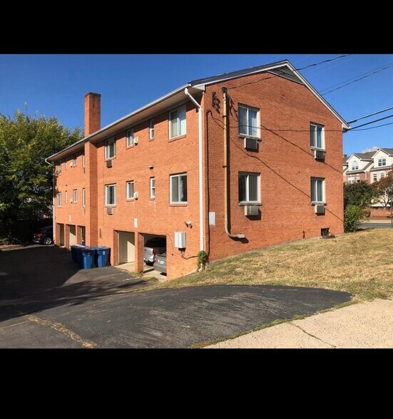 Building Photo - 2400 Lee Hwy