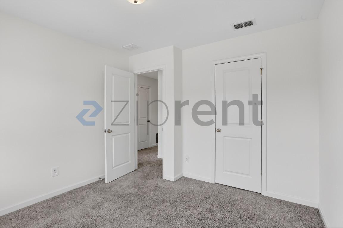 Building Photo - Unit