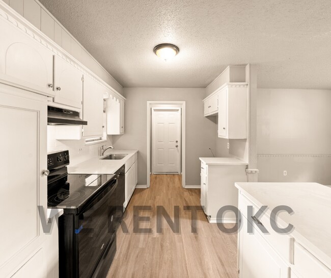Building Photo - 1400 Woodland Way