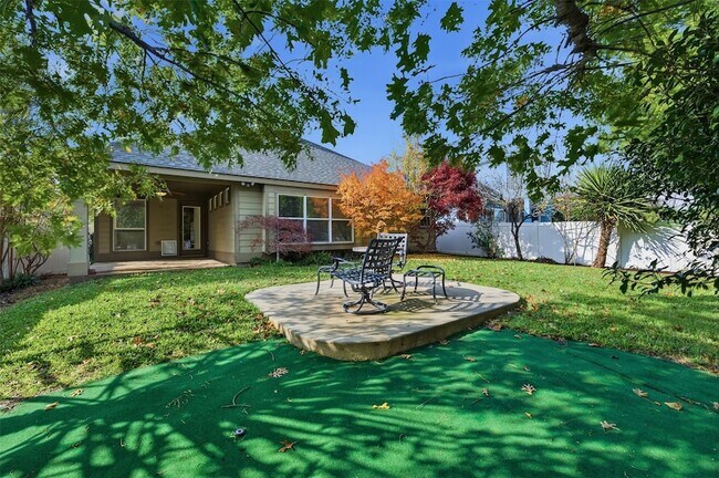 Building Photo - 9028 Manana St