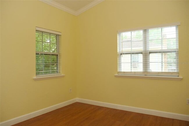 Building Photo - 419 N Fern Creek Ave