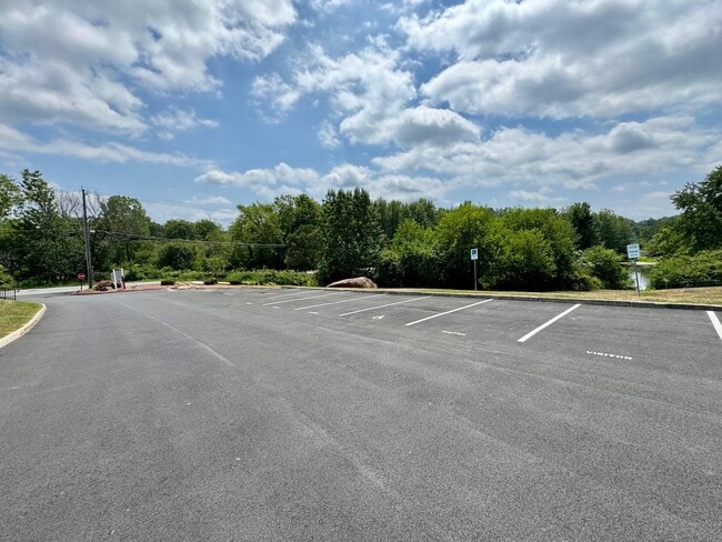Building Photo - 390 Concord Ln