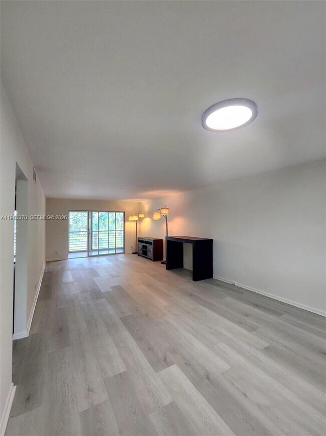 Building Photo - 2304 Lucaya Ln