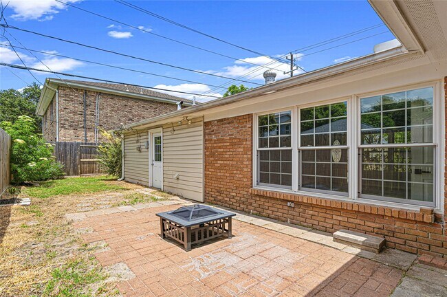 Building Photo - 4002 Merrick St