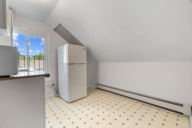 Building Photo - 15 Holton St